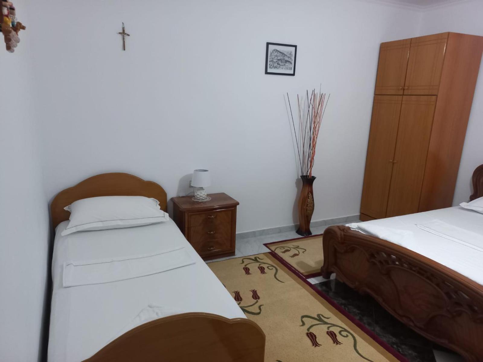 Guest House Bumbli بيرات الغرفة الصورة