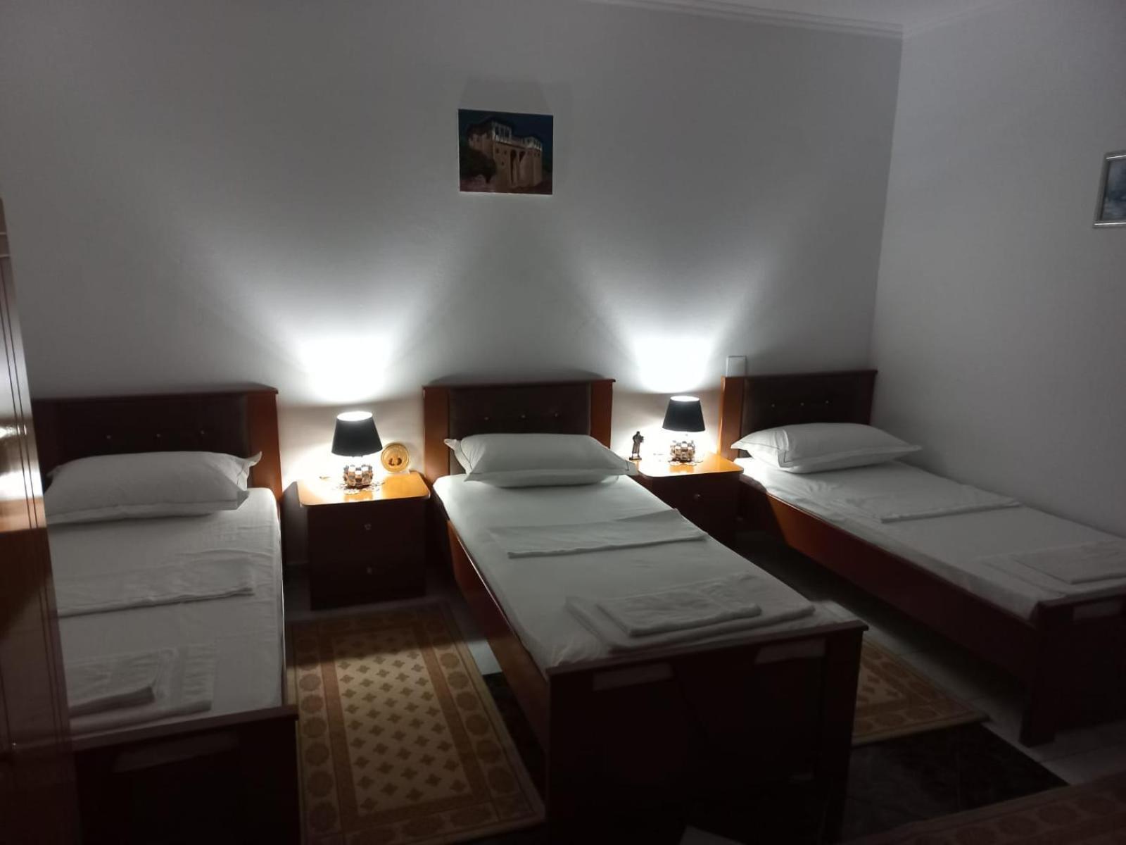Guest House Bumbli بيرات الغرفة الصورة