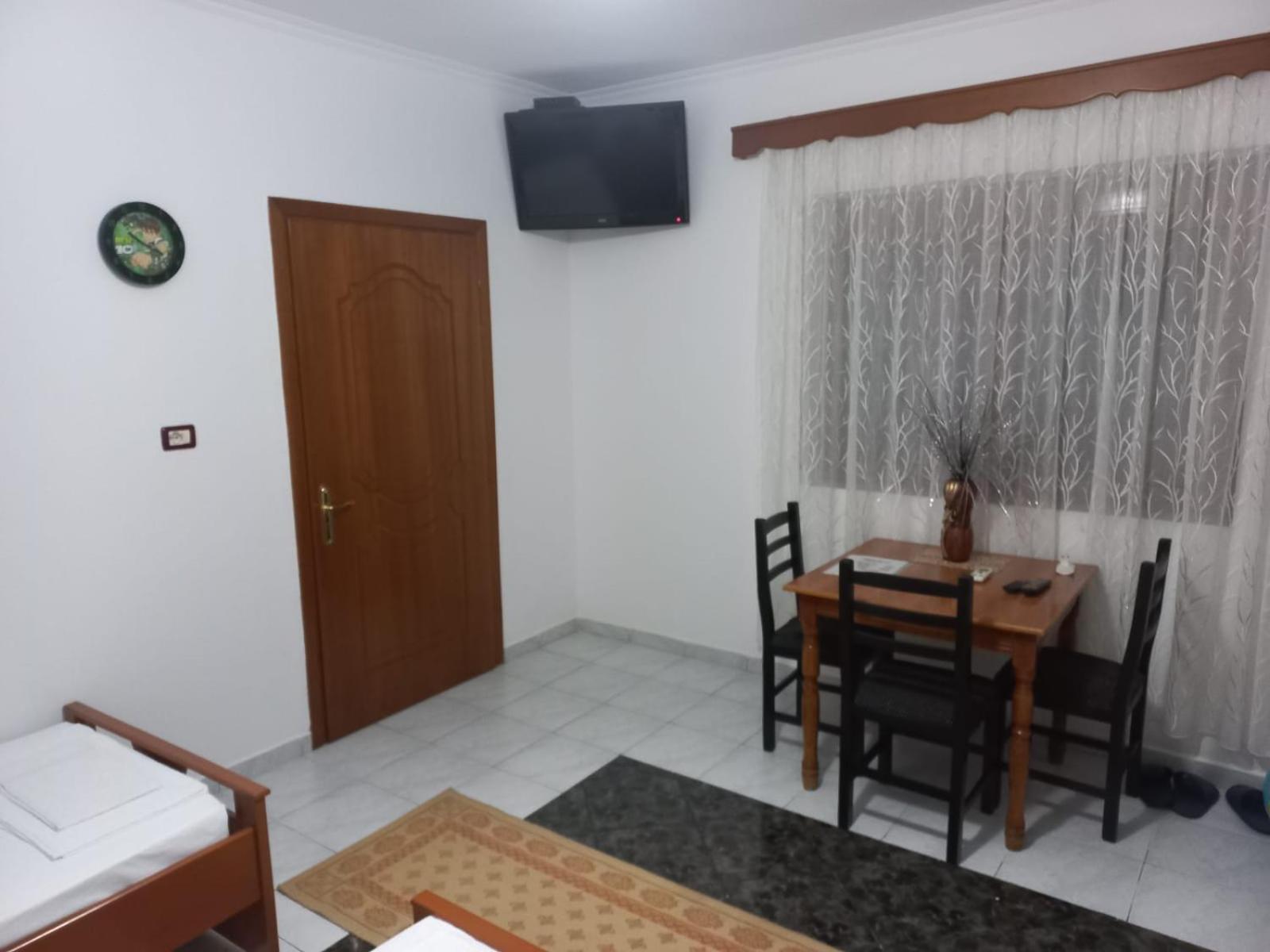 Guest House Bumbli بيرات الغرفة الصورة