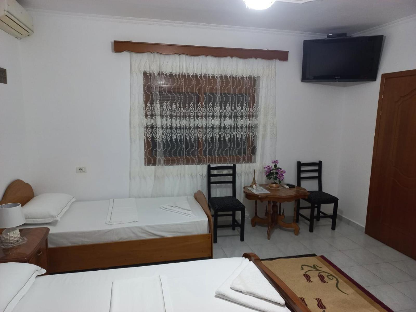 Guest House Bumbli بيرات الغرفة الصورة