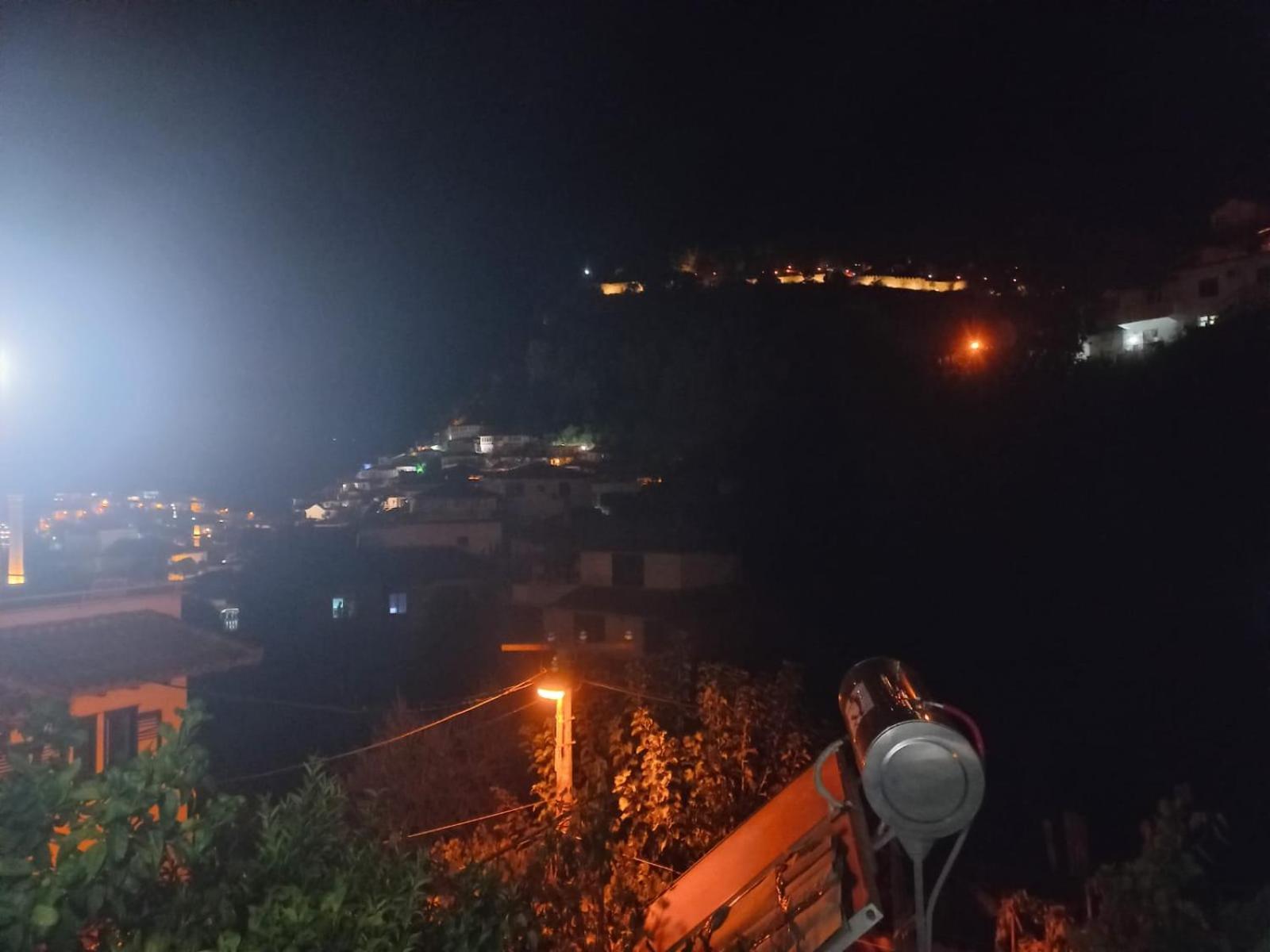 Guest House Bumbli بيرات الغرفة الصورة