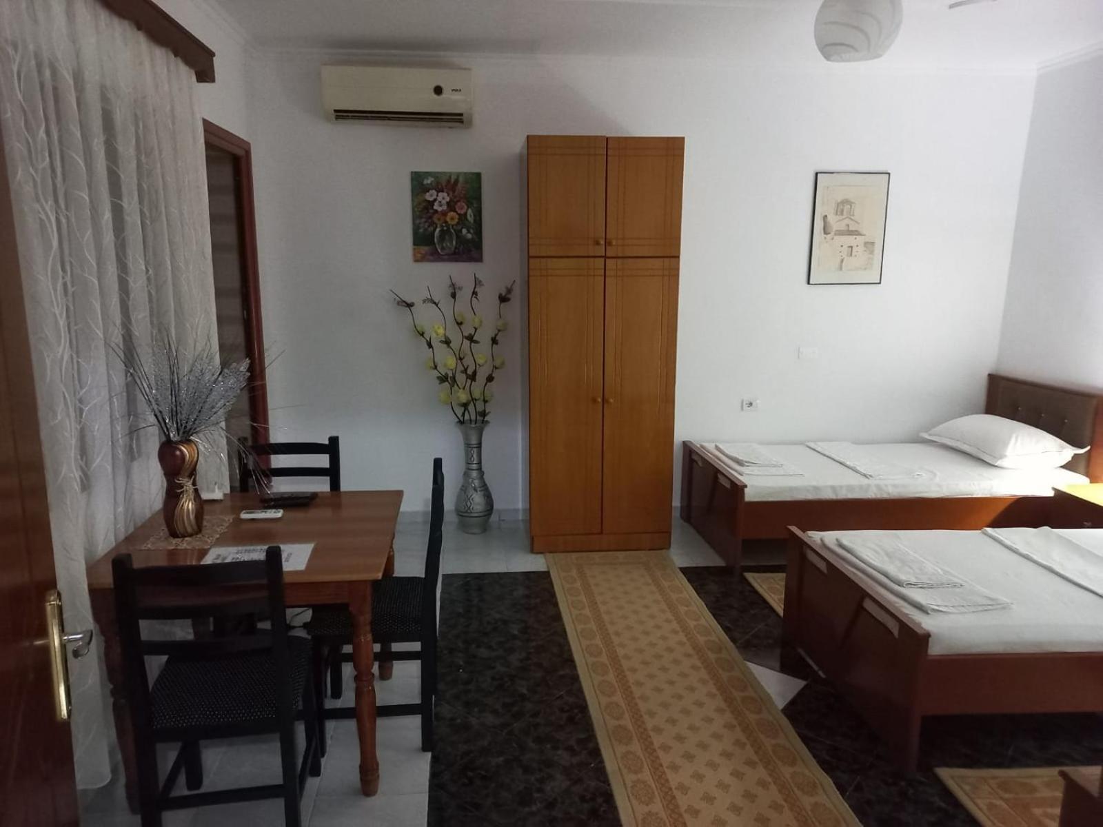 Guest House Bumbli بيرات الغرفة الصورة